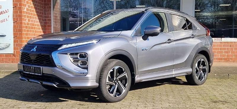 Gebraucht Mitsubishi Eclipse Cross Plus 188 PS (138 kW) 2022 Platinumgrau SUV