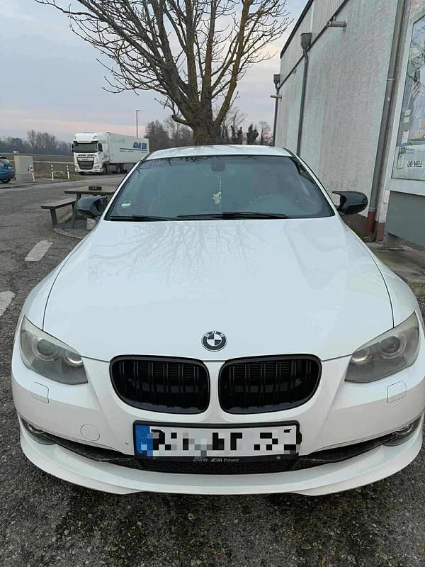 Gebraucht BMW 320 177 PS (130 kW) 2010 Weiß Limousine