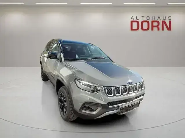 Gebraucht Jeep Compass 241 PS (177 kW) 2023 Sting gray / schwarz SUV