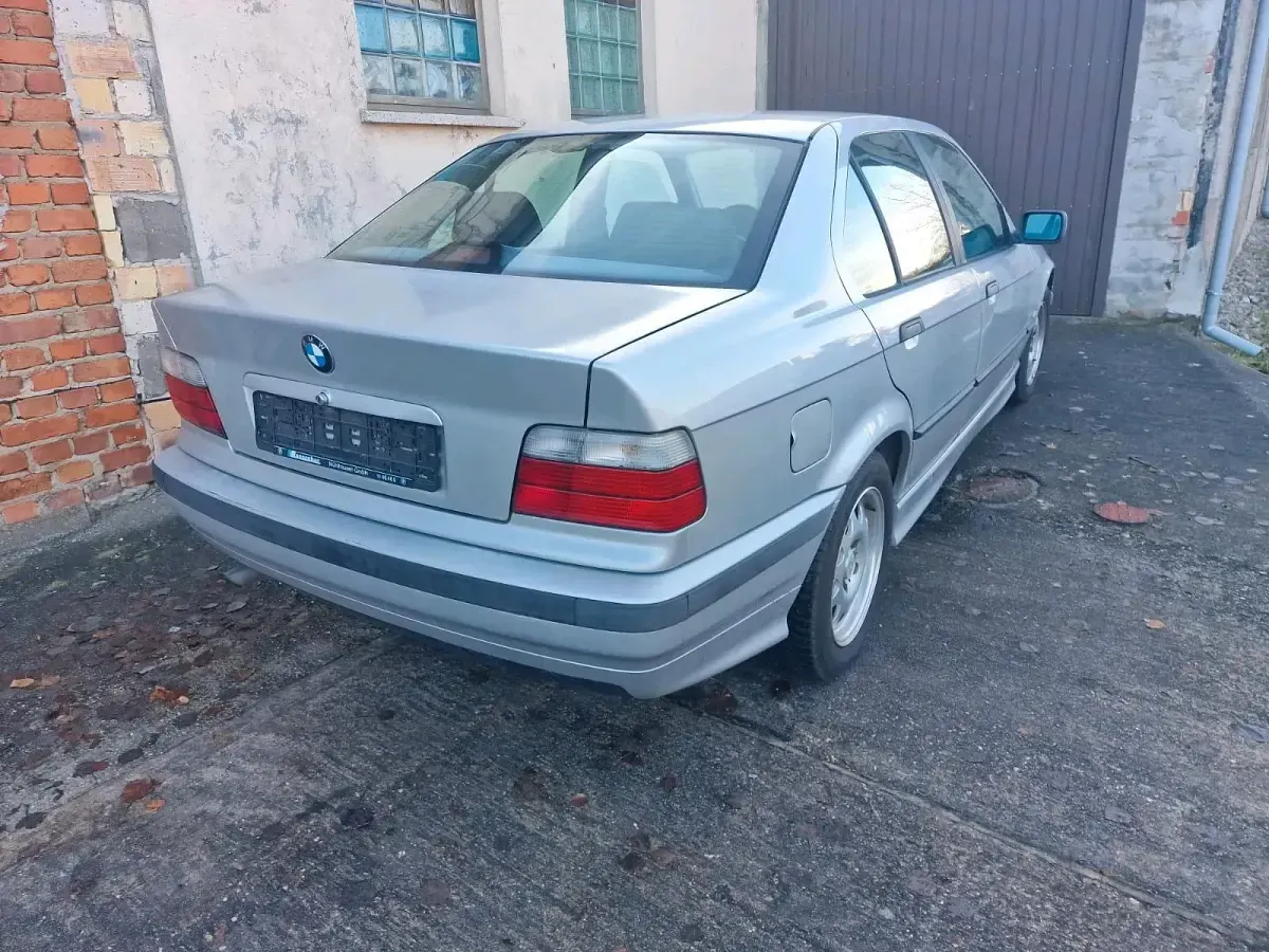 Gebraucht BMW 316 101 PS (74 kW) 1998 Silber Limousine