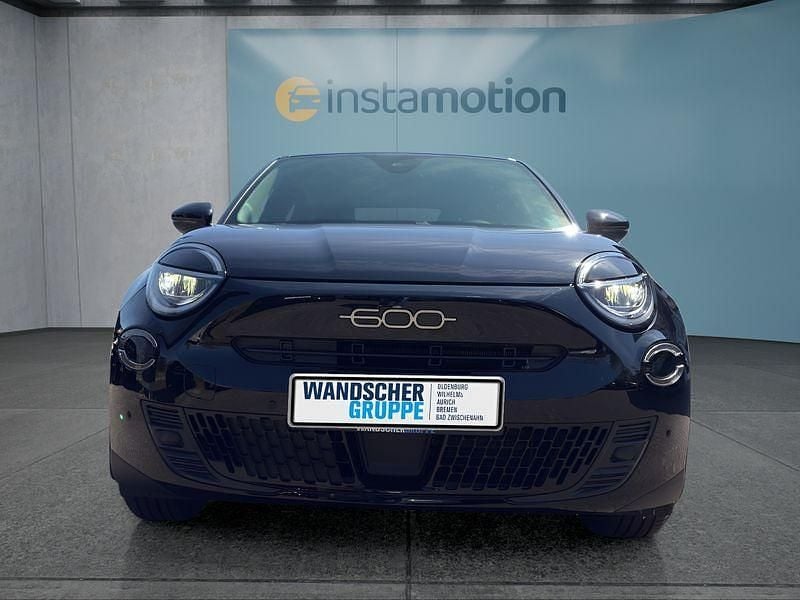 Neu Fiat 600E Red 114 kW (156 PS) 2025 Schwarz Kleinwagen