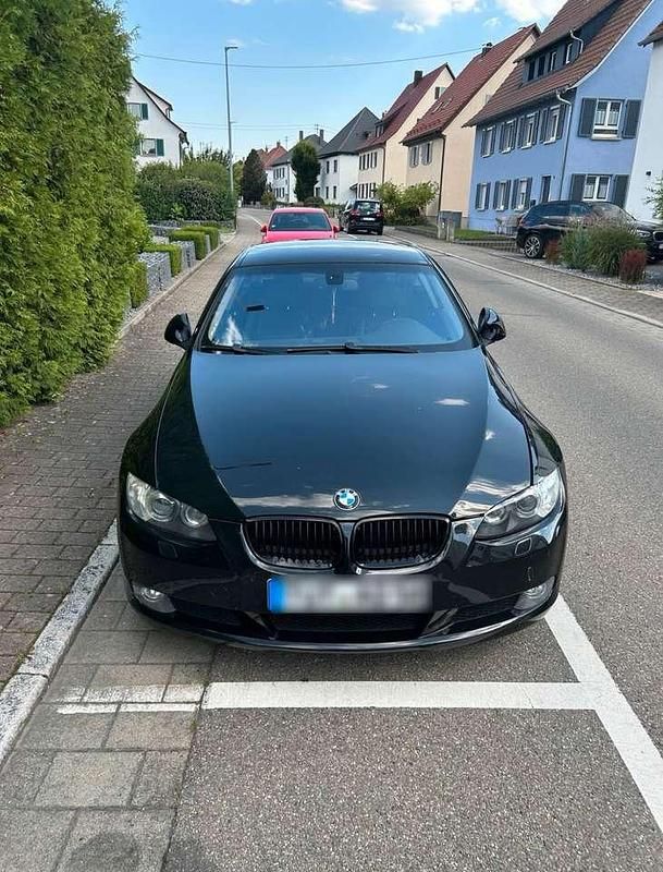 Schwarz Gebraucht 2008 BMW 320 Coupé | 7.699 € (Etwas zu teuer) - Bild 1/4