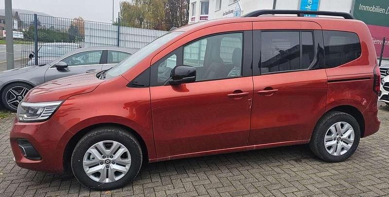 Neu Renault Kangoo Techno 131 PS (96 kW) 2025 Chopper orange Limousine