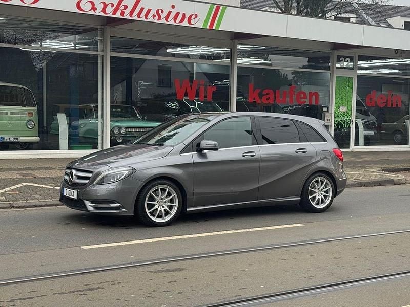 Gebraucht Mercedes B250 211 PS (155 kW) 2013 Grau Van / Kleinbus