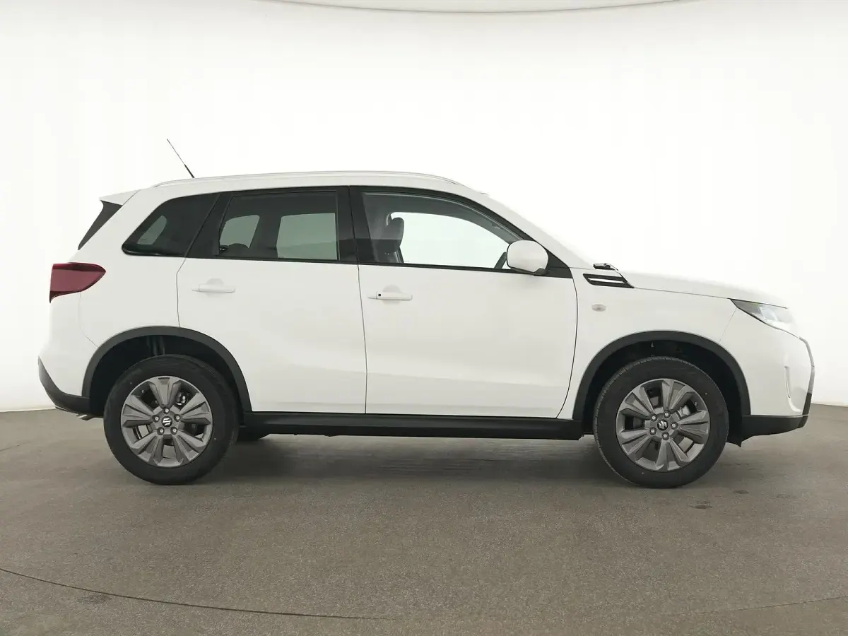 Neu Suzuki Vitara Comfort 102 PS (75 kW) 2025 Weiß SUV