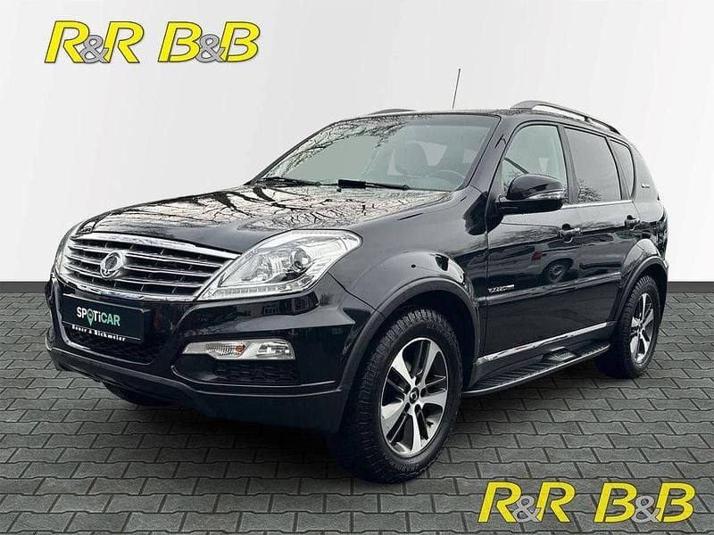 Schwarz Gebraucht 2018 Ssangyong (KGM) Rexton Sapphire SUV | 10.980 € - Bild 1/4