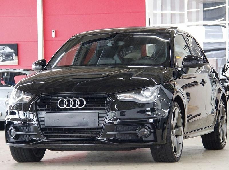 Brillantschwarz (metallic) Gebraucht 2013 Audi A1 S-Line Kleinwagen | 11.350 € (Guter Preis) - Bild 1/4