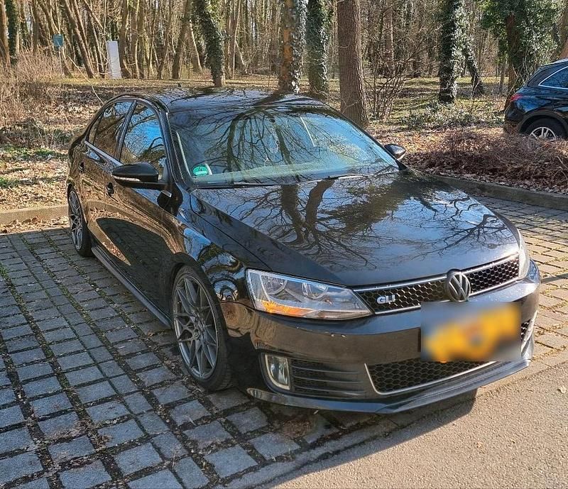 Second-hand VW Jetta 211 CP (155 kW) 2012 Negru Berlinǎ