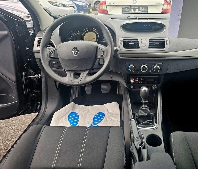 Gebraucht Renault Mégane III Authentique 116 PS (85 kW) 2016 Schwarz Limousine