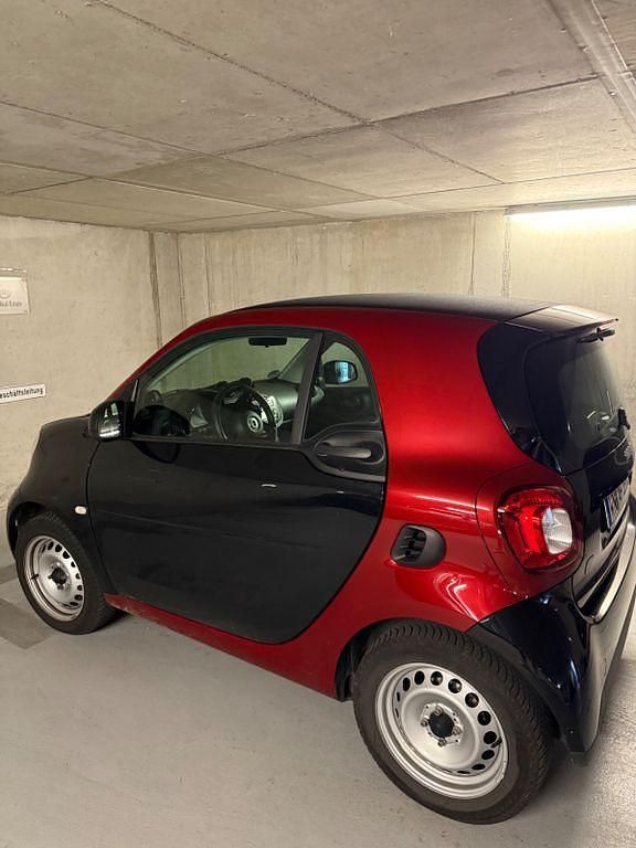 Schwarz Gebraucht 2021 Smart ForTwo Electric Drive Coupé | 9.700 € (Fairer Preis) - Bild 1/4