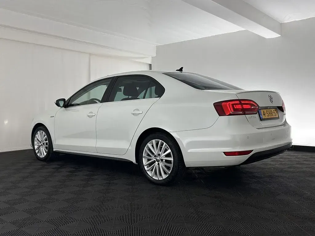 Gebraucht VW Jetta Highline 170 PS (125 kW) 2013 Weiß Limousine