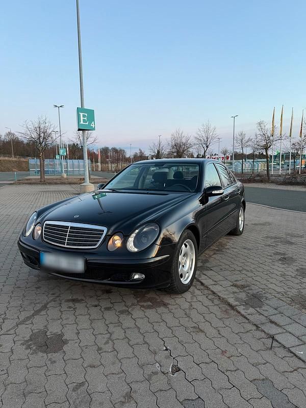 Gebraucht Mercedes E200 122 PS (89 kW) 2005 Schwarz Limousine