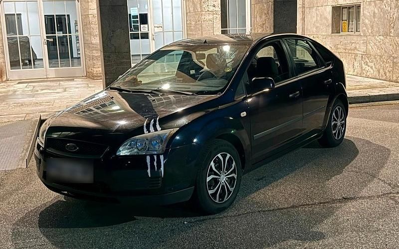 Używany Ford Focus 101 KM (74 kW) 2006 Czarny Sedan/Limuzyna