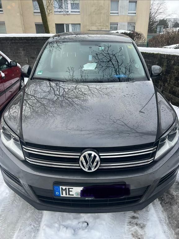 Grau Gebraucht 2014 VW Tiguan Trendline SUV | 8.900 € (Guter Preis) - Bild 1/4