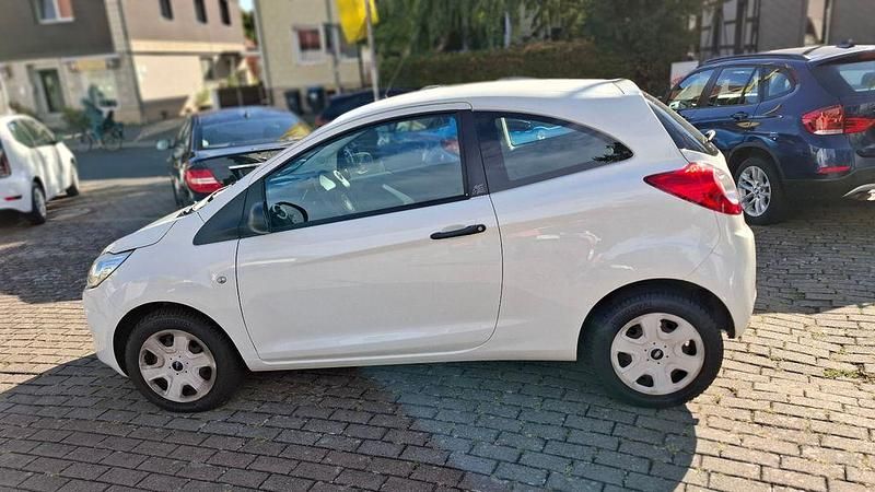 Gebraucht Ford Ka Ambiente 69 PS (50 kW) 2014 Weiß Kleinwagen