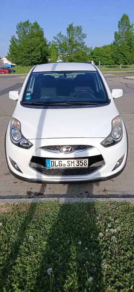 Gebraucht Hyundai ix20 90 PS (66 kW) 2013 Weiß Kleinwagen