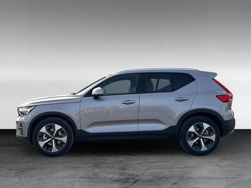 Neu Volvo XC40 Core 163 PS (119 kW) 2026 Silber SUV