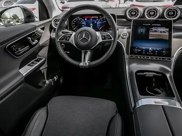Gebraucht Mercedes 200 Advanced Plus 204 PS (150 kW) 2025 SUV