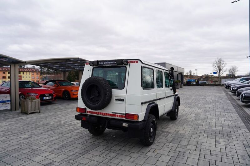 Gebraucht Mercedes G300 184 PS (135 kW) 2011 Weiß SUV