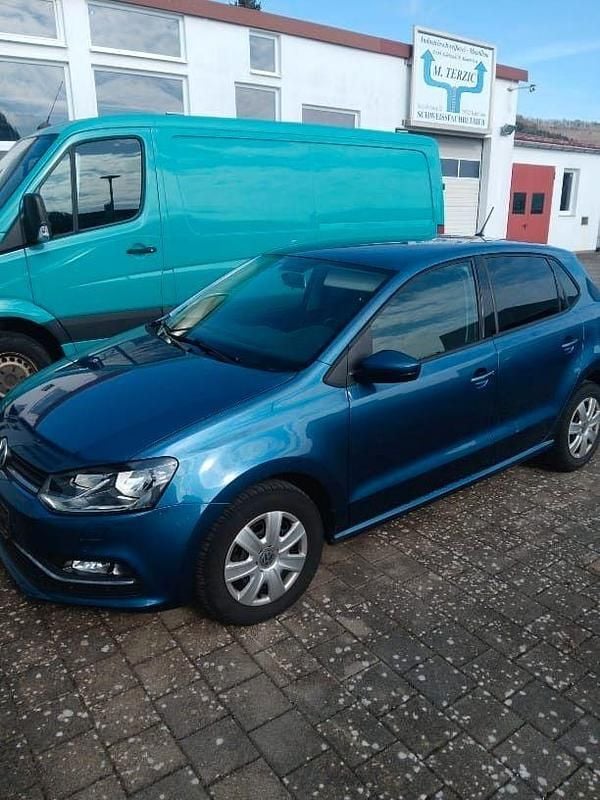 Gebraucht VW Polo 90 PS (66 kW) 2016 Blau Kleinwagen