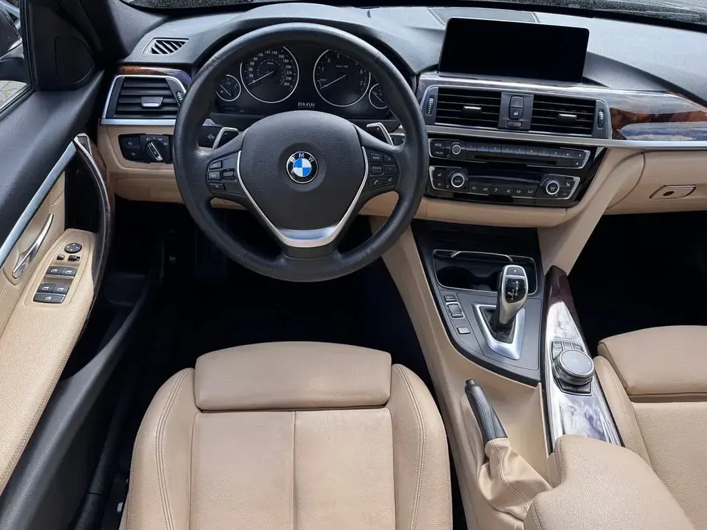 Gebraucht BMW 330 Sport Line 252 PS (185 kW) 2017 Schwarz Limousine