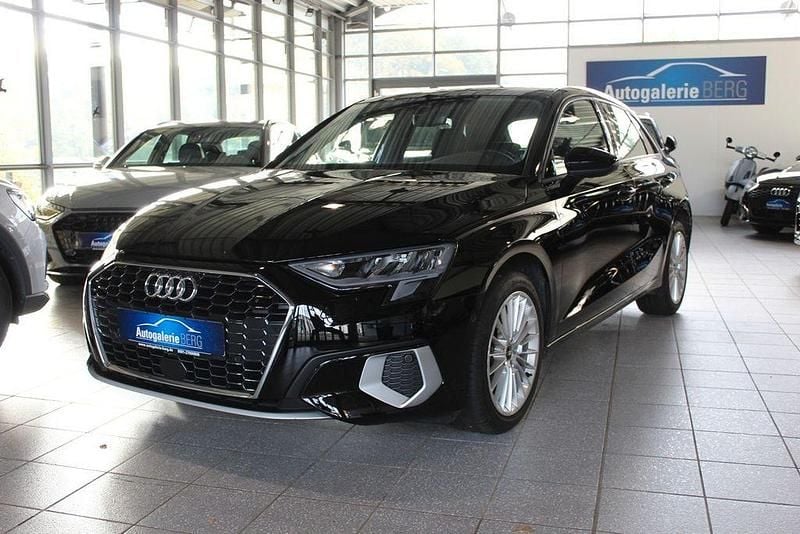 Schwarz Gebraucht 2021 Audi A3 Sportback Advanced Limousine | 21.900 € (Guter Preis) - Bild 1/4