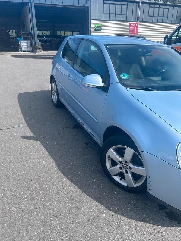 Andere farben Gebraucht 2008 VW Golf V Kleinwagen | 4.099 € - Bild 1/4