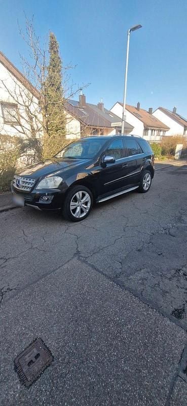 Gebraucht Mercedes ML350 231 PS (169 kW) 2010 Schwarz SUV