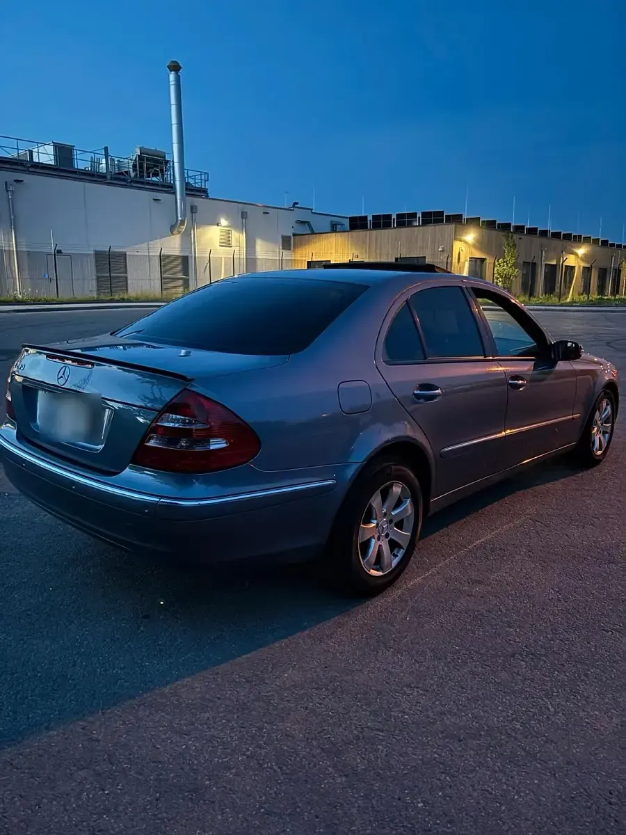 Gebraucht Mercedes E240 177 PS (130 kW) 2005 Blau Limousine