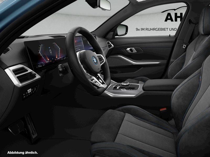 Gebraucht BMW 330e Performance 292 PS (214 kW) 2025 Blau Kombi