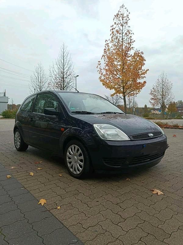 Blau Gebraucht 2005 Ford Fiesta Kleinwagen | 1.599 € (Fairer Preis) - Bild 1/4