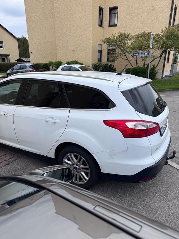 Gebraucht Ford Focus 140 PS (102 kW) 2014 Weiß Limousine