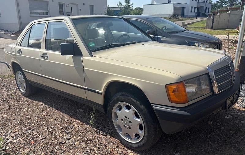 Gebraucht Mercedes 190 90 PS (66 kW) 1984 Beige Limousine