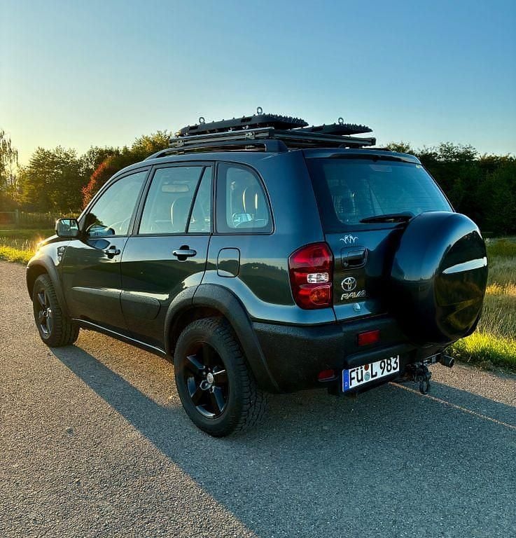 Grau Gebraucht 2004 Toyota RAV4 Executive SUV | 6.900 € (Etwas zu teuer) - Bild 1/4