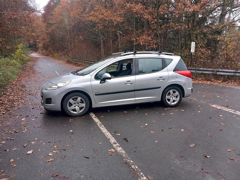 Silber Gebraucht 2011 Peugeot 207 Kombi | 1.950 € (Guter Preis) - Bild 1/4