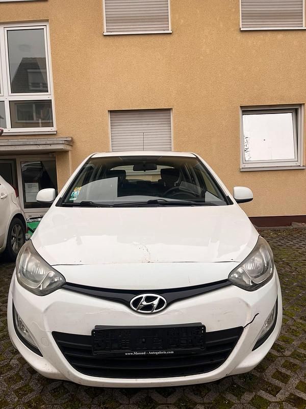 Weiß Gebraucht 2014 Hyundai i20 Kleinwagen | 1.500 € (Guter Preis) - Bild 1/4