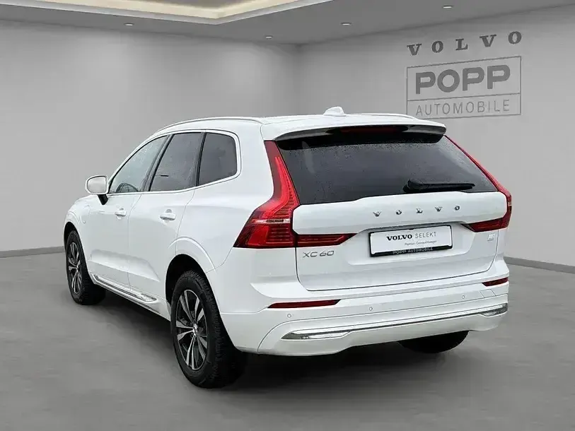 Gebraucht Volvo XC60 Core 398 PS (292 kW) 2024 Crystal white / metallic SUV