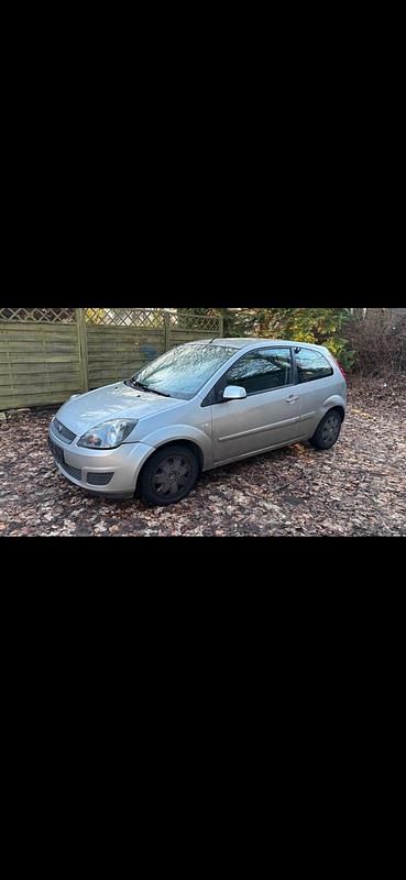 Gebraucht Ford Fiesta 60 PS (44 kW) 2007 Silber Kleinwagen