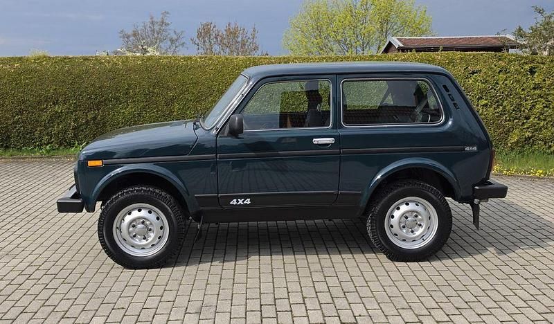 Second-hand Lada niva 82 CP (60 kW) 2010 Verde SUV