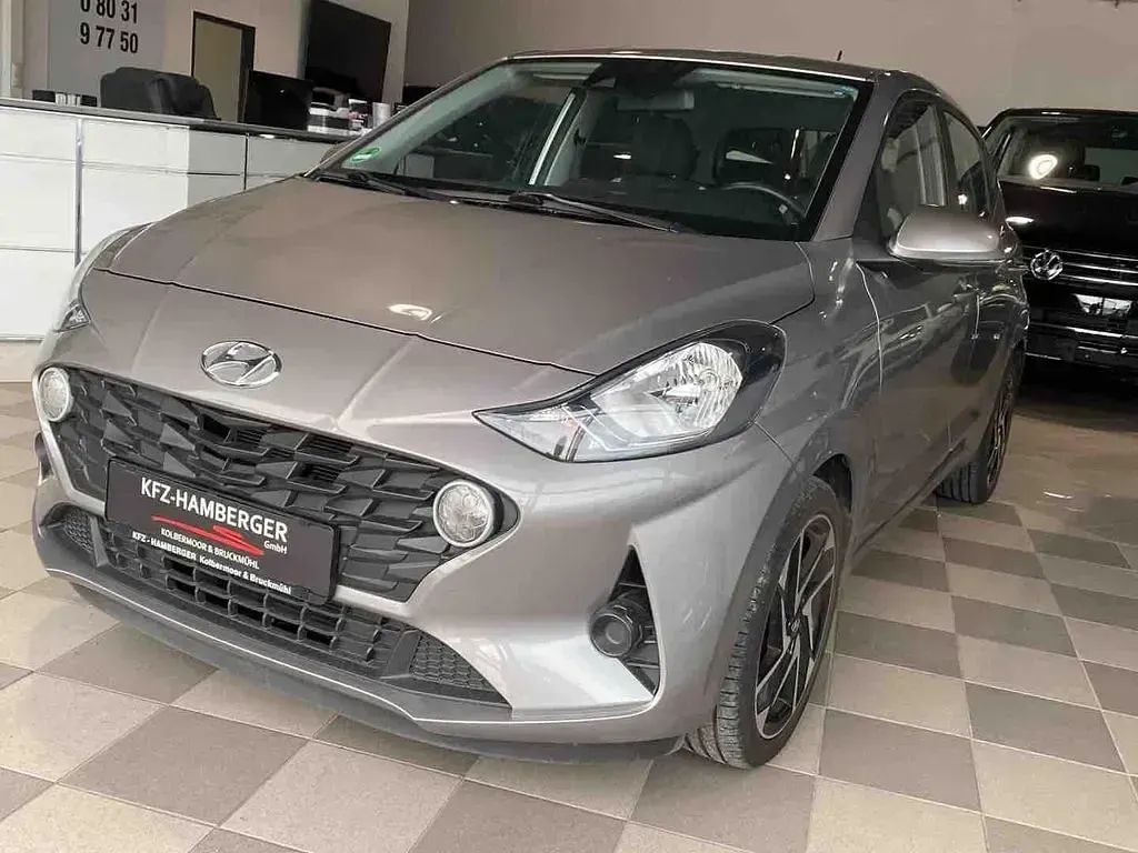 Gebraucht Hyundai i10 Trend 67 PS (49 kW) 2023 Grau Kleinwagen