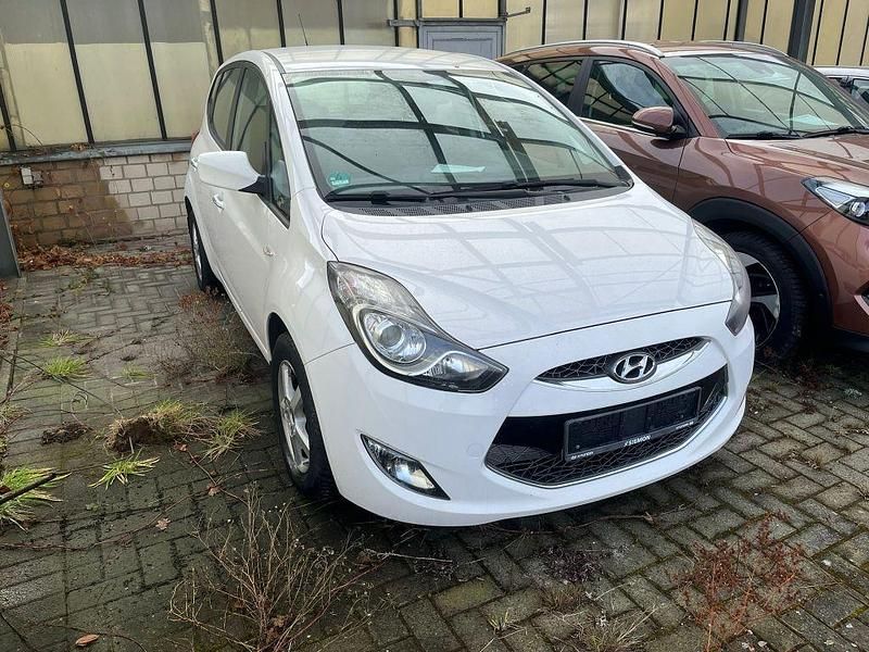 Gebraucht Hyundai ix20 90 PS (66 kW) 2013 Weiß Kleinwagen