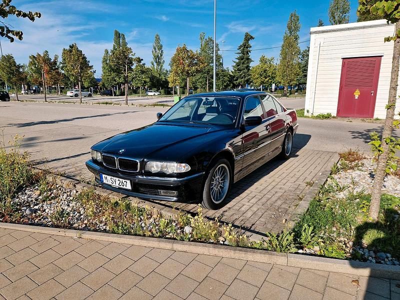 Schwarz Gebraucht 2001 BMW 728 Limousine | 13.900 € - Bild 1/4