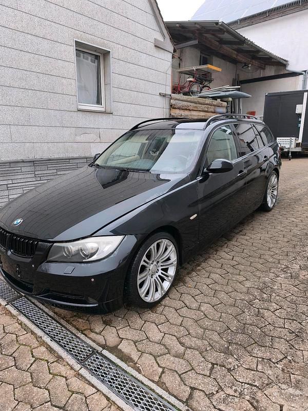 Gebraucht BMW 320 150 PS (110 kW) 2007 Schwarz Kombi