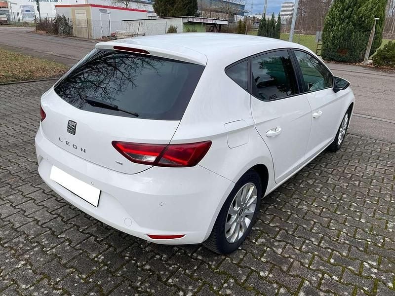 Gebraucht Seat Leon Style 105 PS (77 kW) 2013 "candy" weiss Kleinwagen