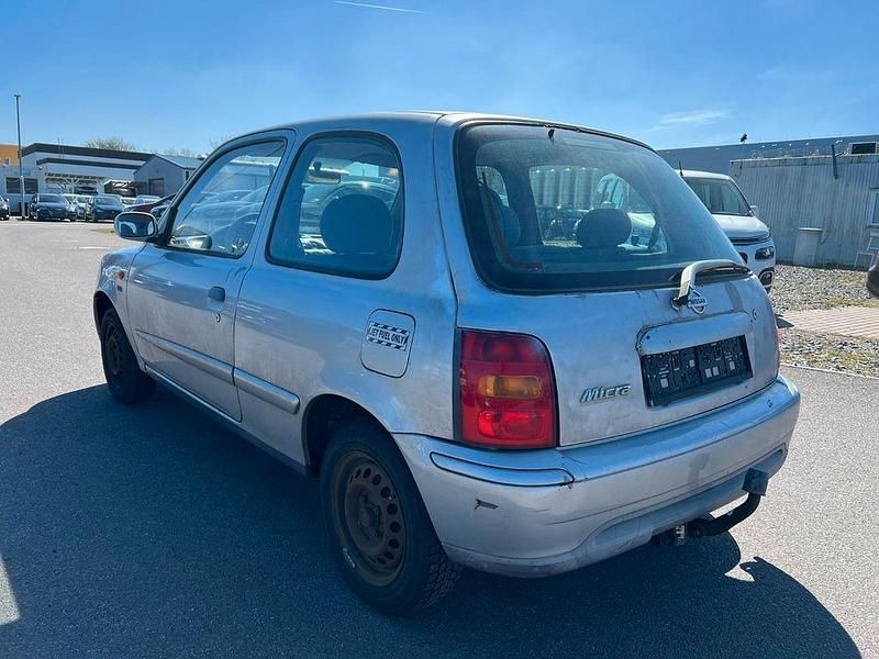 Usado Nissan Micra 60 HP (44 kW) 2002 Prateado Citadino
