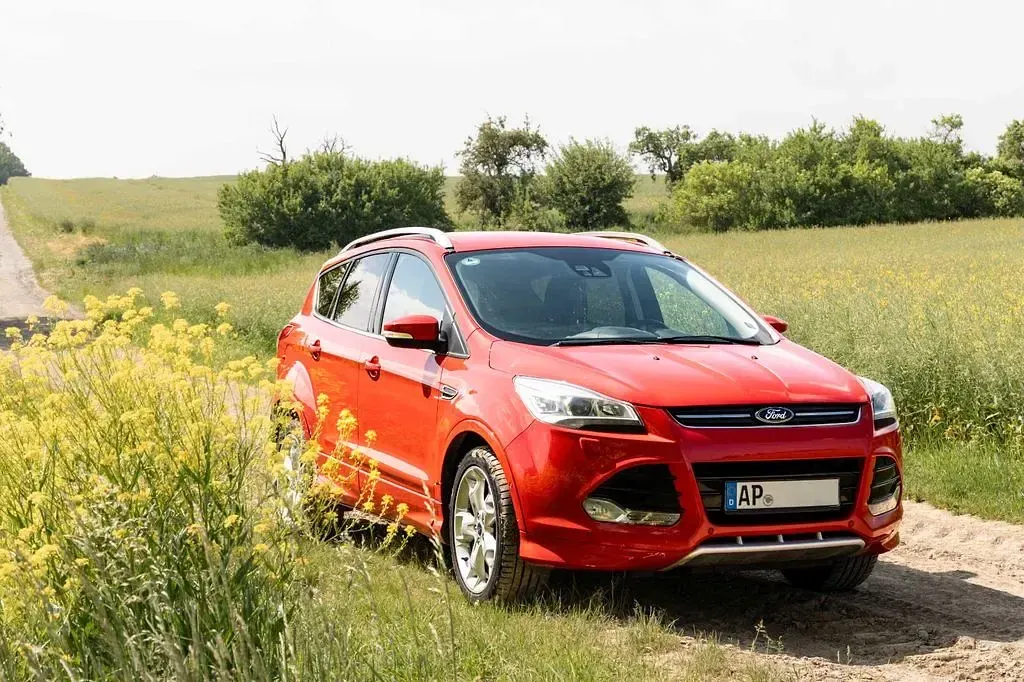 Gebraucht Ford Kuga Individual 150 PS (110 kW) 2014 Rot SUV