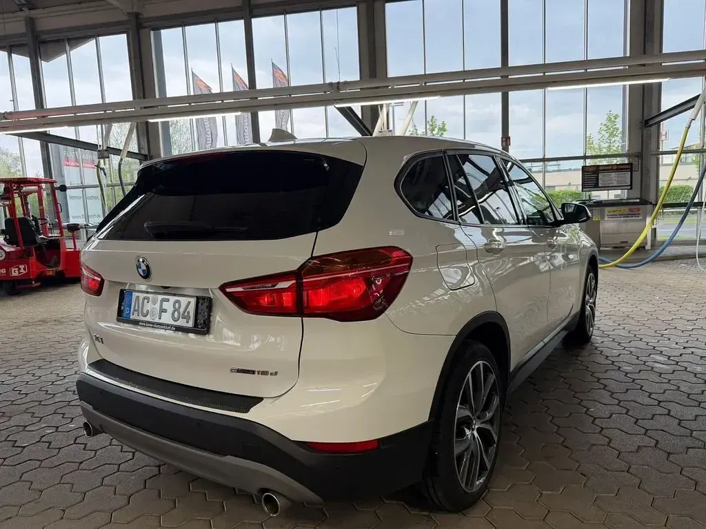Używany BMW X1 150 KM (110 kW) 2018 Biały SUV