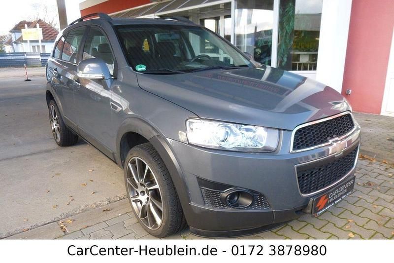 Grau Gebraucht 2011 Chevrolet Captiva LS SUV | 6.990 € (Guter Preis) - Bild 1/4