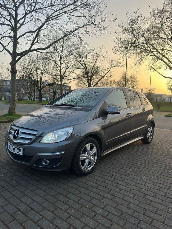Gebraucht Mercedes B180 109 PS (80 kW) 2009 Grau Van / Kleinbus