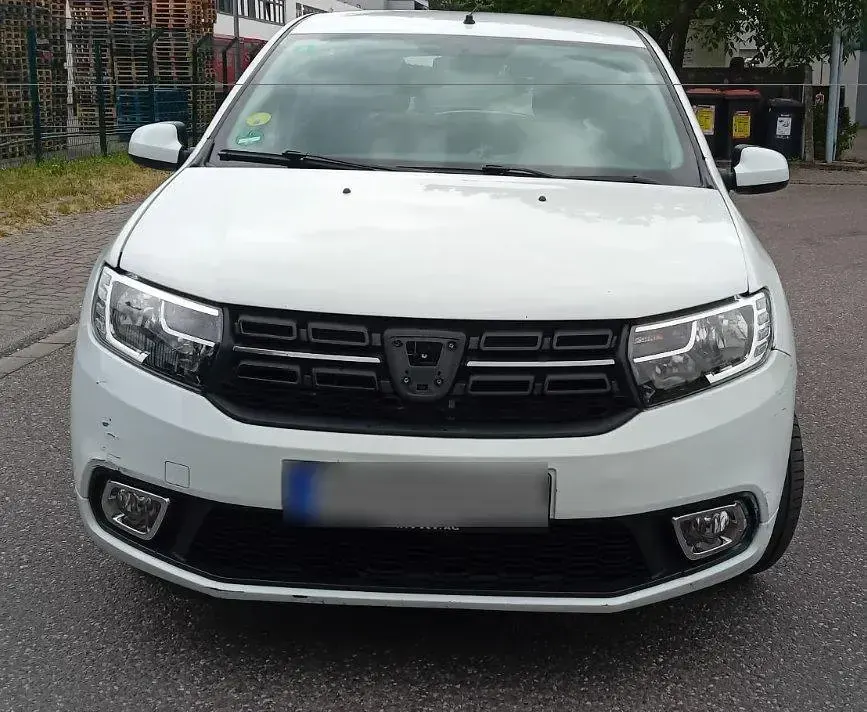 Gebraucht Dacia Sandero 95 PS (69 kW) 2019 Weiß Limousine